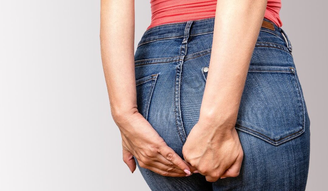 Foto van een vrouw met ongewild urineverlies